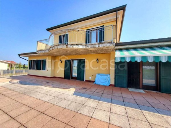 casa indipendente in vendita a Villafranca di Verona