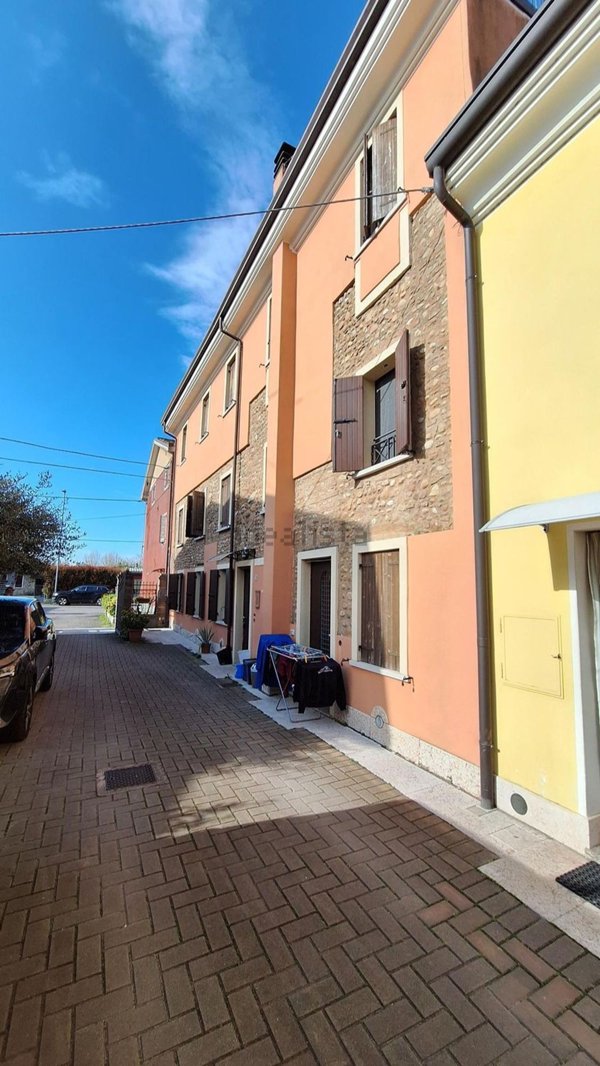 appartamento in vendita a Villafranca di Verona in zona Pizzoletta