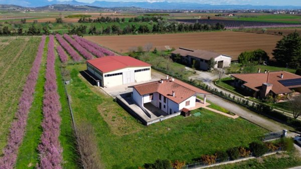 casa indipendente in vendita a Villafranca di Verona in zona Quaderni