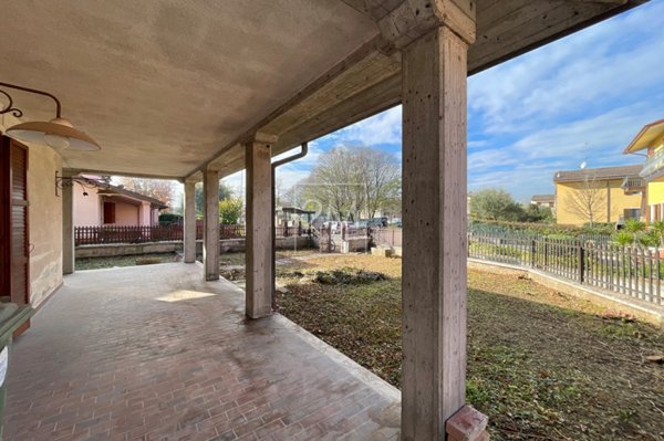 casa indipendente in vendita a Villafranca di Verona