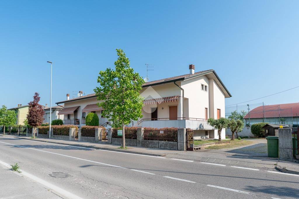 casa indipendente in vendita a Villafranca di Verona in zona Alpo
