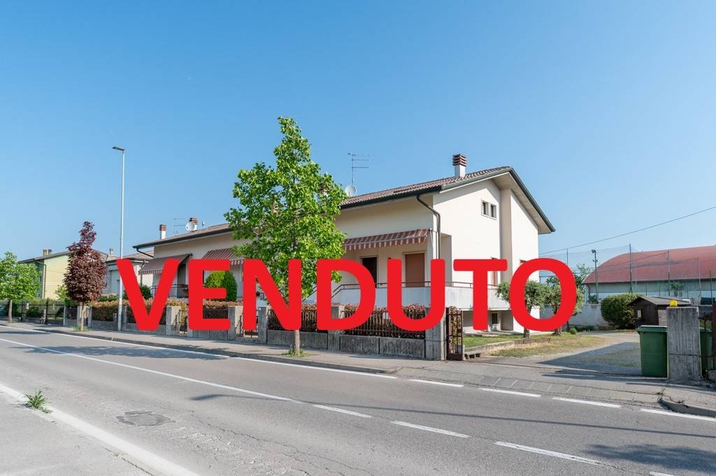 casa indipendente in vendita a Villafranca di Verona in zona Alpo