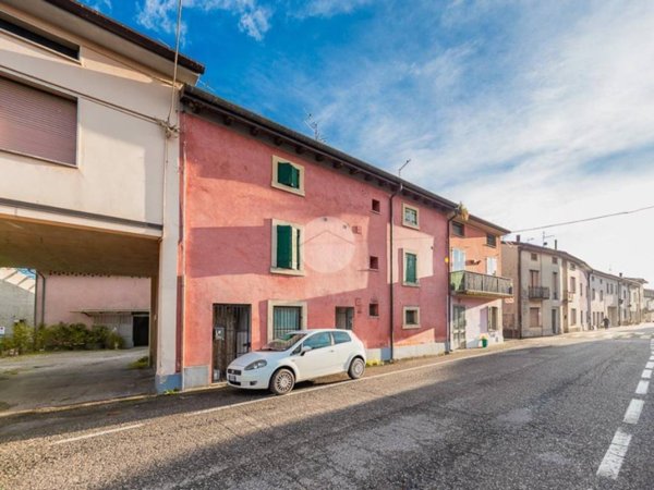 appartamento in vendita a Villafranca di Verona in zona Rosegaferro