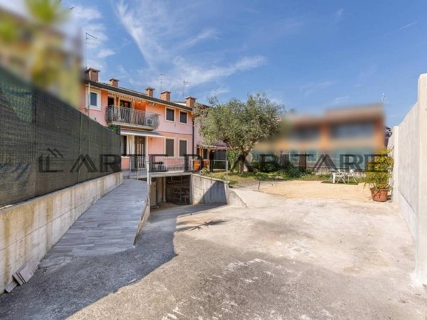 casa indipendente in vendita a Villafranca di Verona