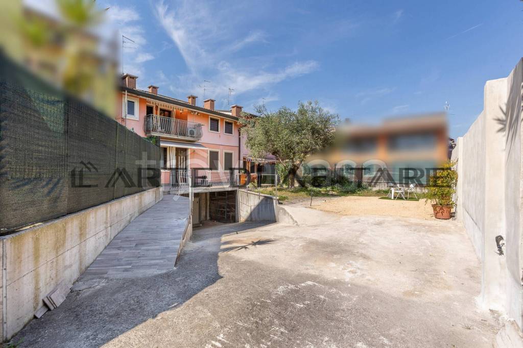 casa indipendente in vendita a Villafranca di Verona