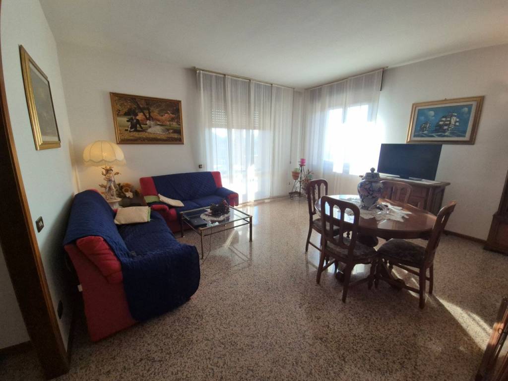 appartamento in vendita a Villafranca di Verona in zona Dossobuono