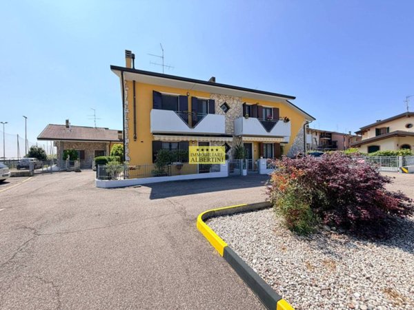 casa indipendente in vendita a Villafranca di Verona