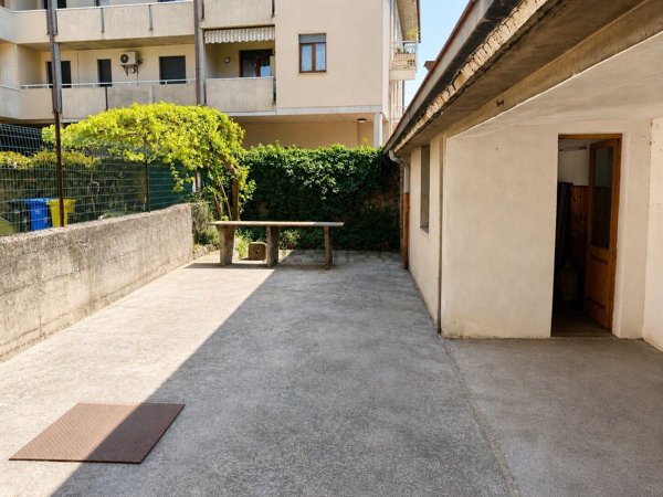 casa indipendente in vendita a Villafranca di Verona in zona Dossobuono