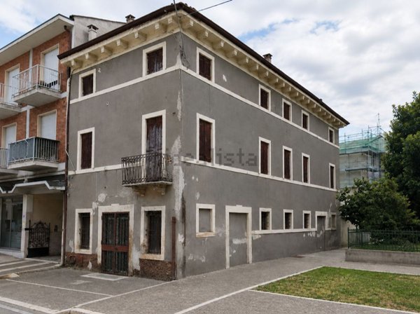 casa indipendente in vendita a Villafranca di Verona in zona Dossobuono