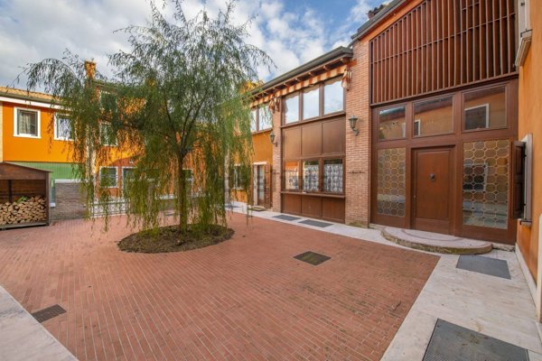 casa indipendente in vendita a Villafranca di Verona