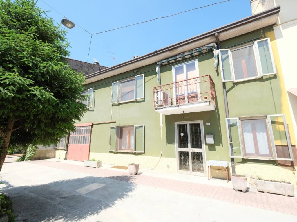 casa indipendente in vendita a Villafranca di Verona in zona Alpo