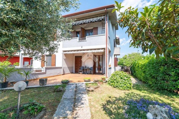 casa indipendente in vendita a Villafranca di Verona in zona Dossobuono