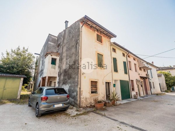 appartamento in vendita a Villafranca di Verona in zona Dossobuono