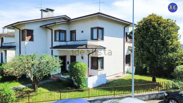 casa indipendente in vendita a Villafranca di Verona