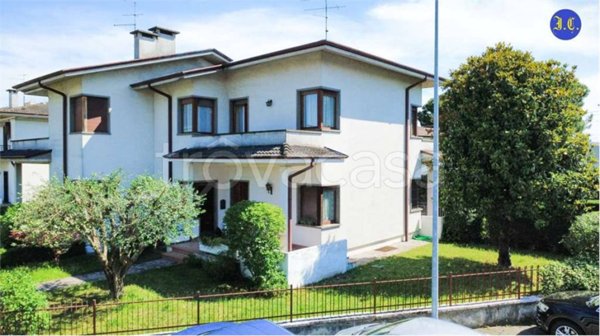 casa indipendente in vendita a Villafranca di Verona