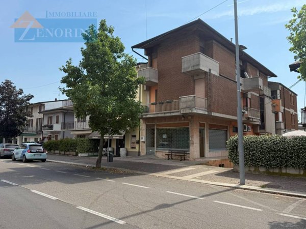 negozio in vendita a Villafranca di Verona in zona Dossobuono