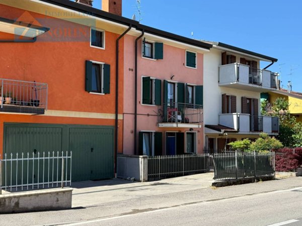 appartamento in vendita a Villafranca di Verona in zona Alpo