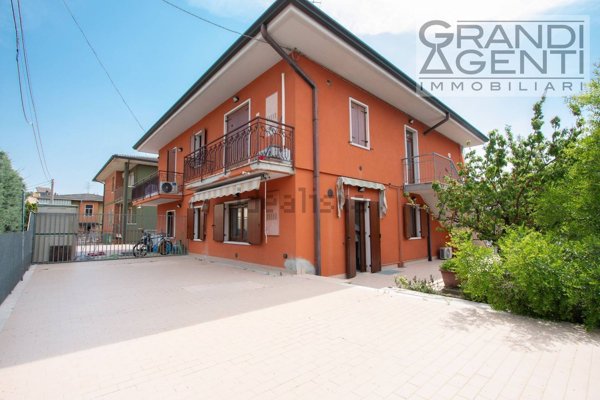 appartamento in vendita a Villafranca di Verona in zona Dossobuono