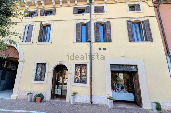 locale commerciale in vendita a Villafranca di Verona
