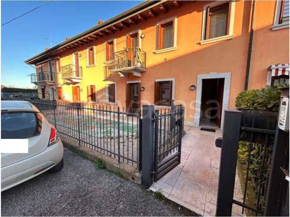 appartamento in vendita a Villafranca di Verona in zona Rosegaferro