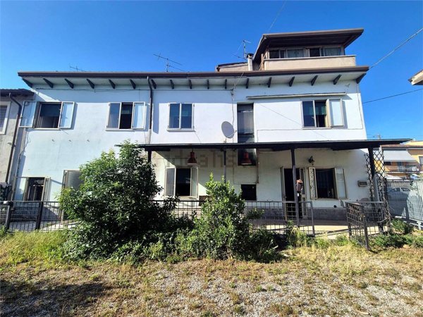 casa indipendente in vendita a Villafranca di Verona in zona Pizzoletta