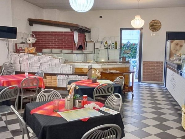 negozio in vendita a Villafranca di Verona in zona Dossobuono