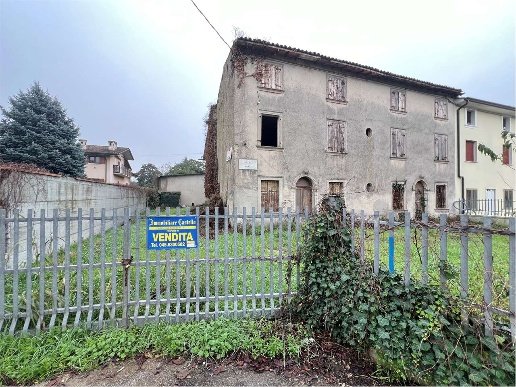 casale in vendita a Villafranca di Verona in zona Rosegaferro