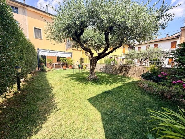 casa indipendente in vendita a Villafranca di Verona in zona Quaderni