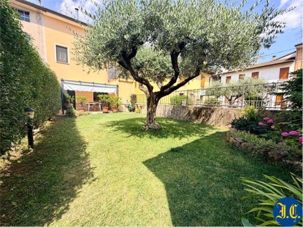 casa indipendente in vendita a Villafranca di Verona in zona Quaderni