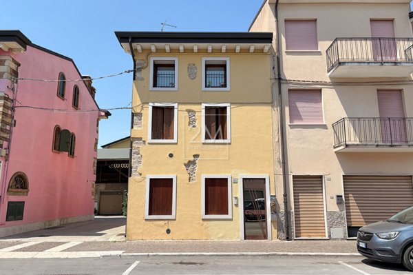 appartamento in vendita a Villafranca di Verona in zona Dossobuono