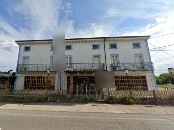negozio in vendita a Villafranca di Verona in zona Quaderni