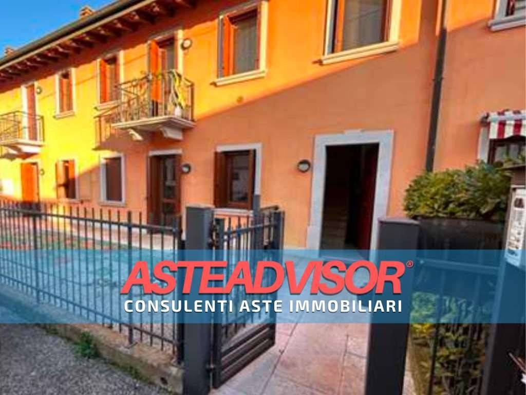 appartamento in vendita a Villafranca di Verona in zona Rosegaferro