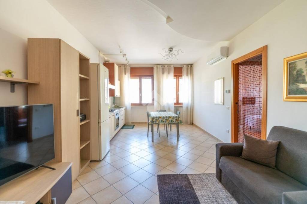 appartamento in vendita a Villafranca di Verona in zona Rosegaferro