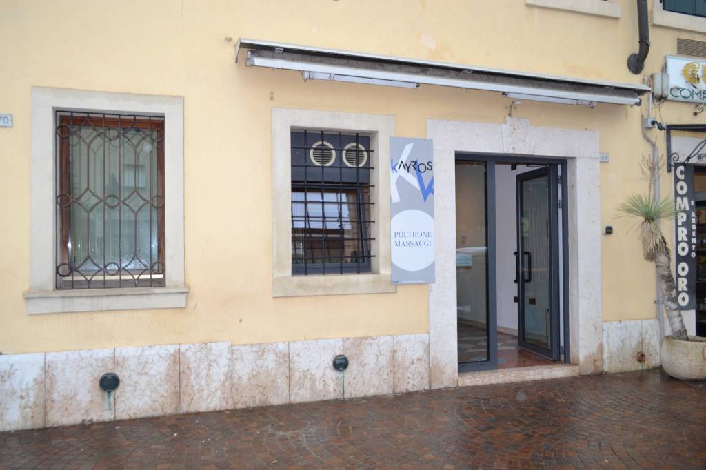 negozio in vendita a Villafranca di Verona