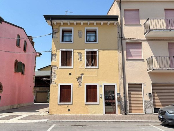 appartamento in vendita a Villafranca di Verona in zona Dossobuono