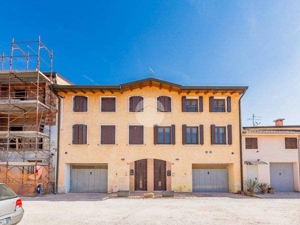 appartamento in vendita a Villafranca di Verona in zona Pizzoletta