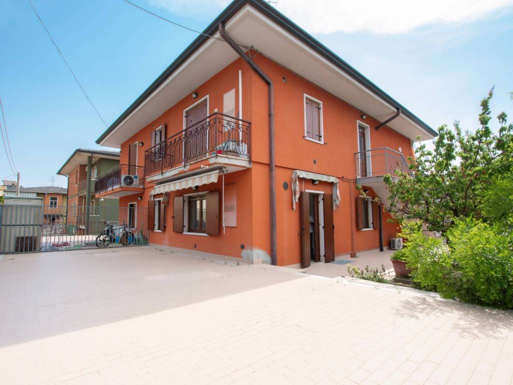 appartamento in vendita a Villafranca di Verona in zona Dossobuono