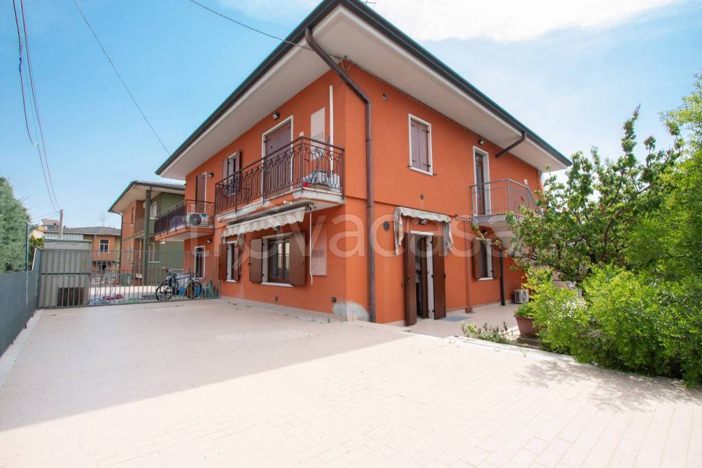 appartamento in vendita a Villafranca di Verona in zona Dossobuono