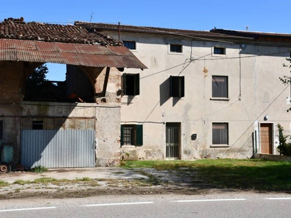 casa indipendente in vendita a Villafranca di Verona in zona Quaderni