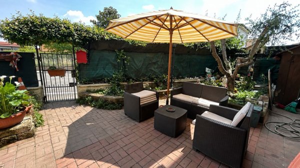 casa indipendente in vendita a Villafranca di Verona in zona Quaderni
