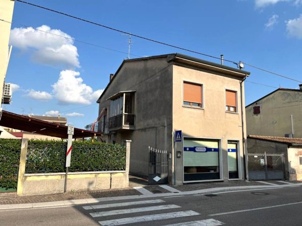 casa indipendente in vendita a Villafranca di Verona in zona Dossobuono