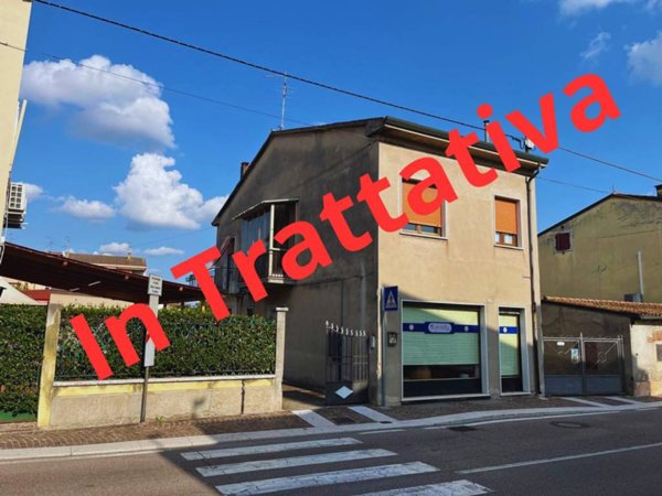 casa indipendente in vendita a Villafranca di Verona in zona Dossobuono