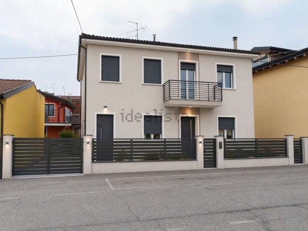 appartamento in vendita a Villafranca di Verona in zona Dossobuono