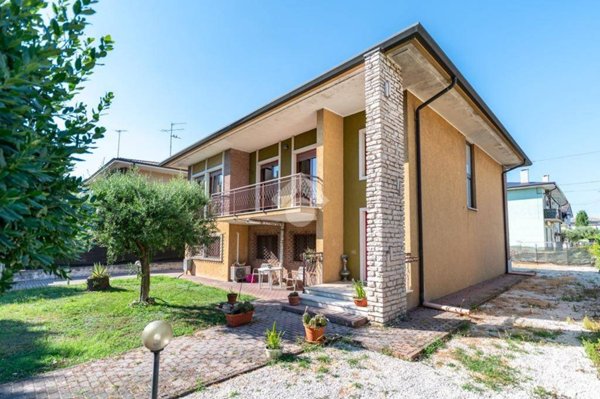 casa indipendente in vendita a Villafranca di Verona