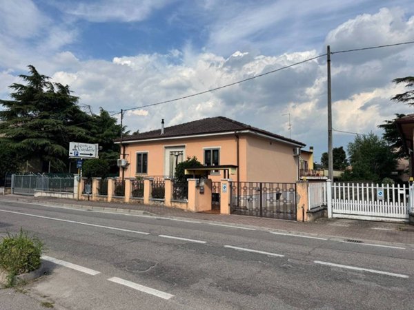 casa indipendente in vendita a Villafranca di Verona