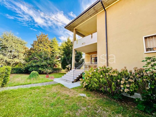 casa indipendente in vendita a Villafranca di Verona