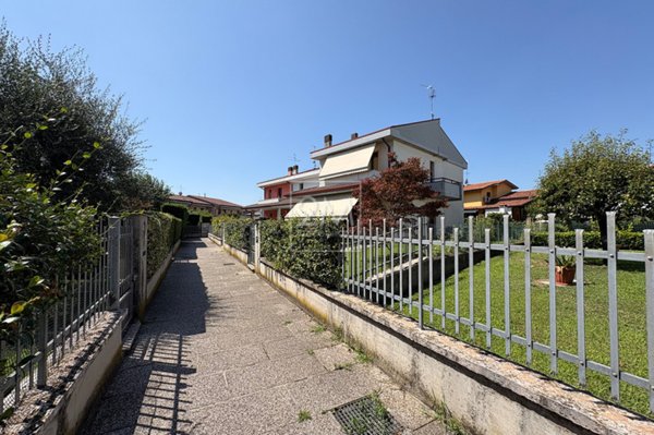 casa indipendente in vendita a Villafranca di Verona