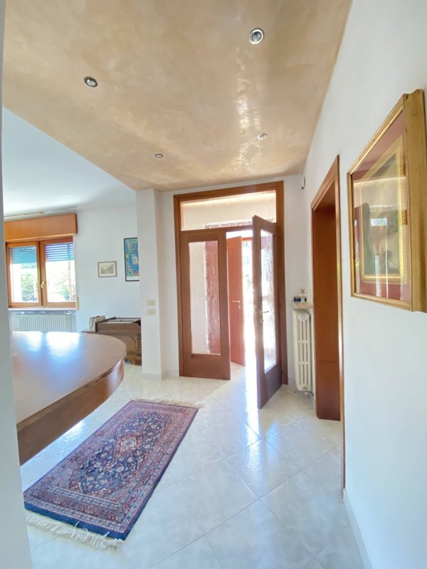 casa indipendente in vendita a Villafranca di Verona in zona Dossobuono