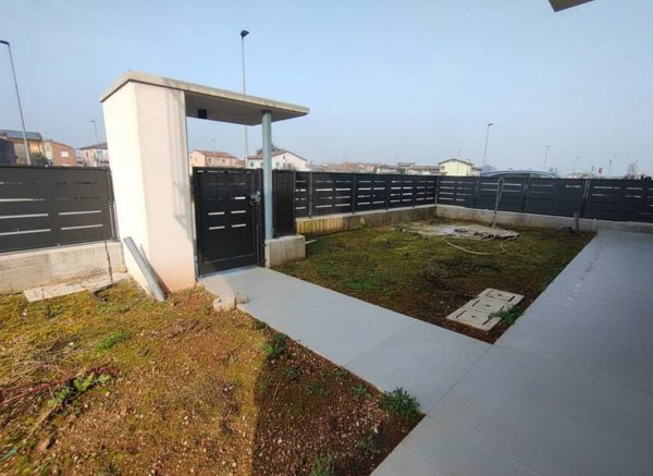 casa indipendente in vendita a Villafranca di Verona