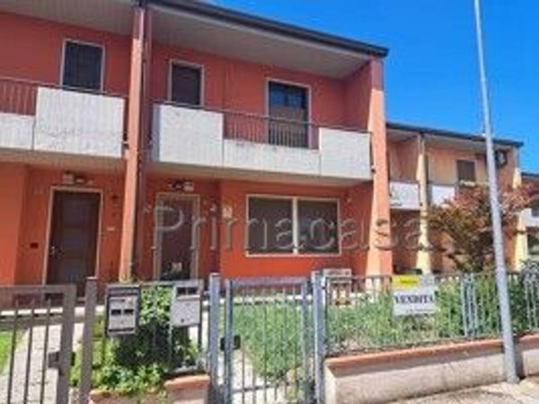 casa indipendente in vendita a Villafranca di Verona
